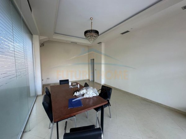 Tirane, jepet me qera ambjent biznesi Kati 0, 50 m² 500 € (Dervish Hekali)