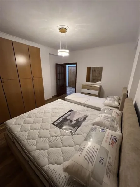 Tirane, jepet me qera apartament 1+1+Ballkon , 68 m² 570 € (PAZARI I RI)