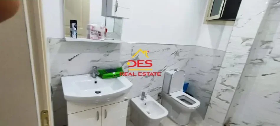 Vlore, jepet me qera shtepi 2+1+Ballkon Kati 0, 90 m² 250 € (Rruga Damian Humariti)