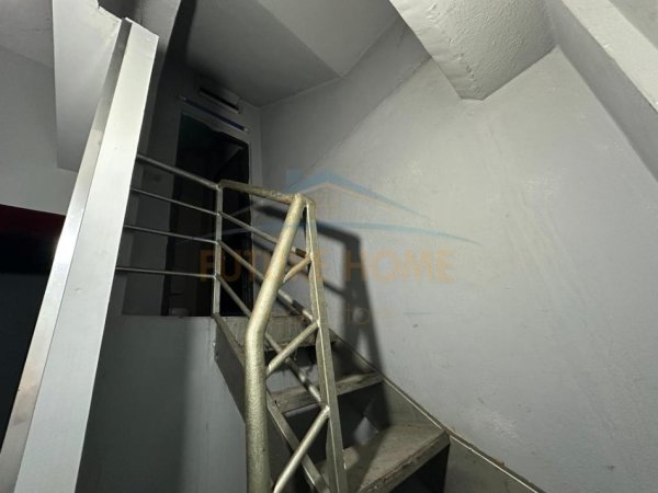 Tirane, jepet me qera ambjent biznesi Kati -1, 110 m² 700 € (Dervish Hekali)