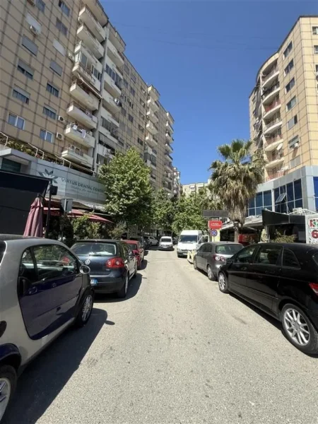 Tirane, jepet me qera apartament 1+1+Ballkon Kati 5, 62 m² 450 € (ASTIR)