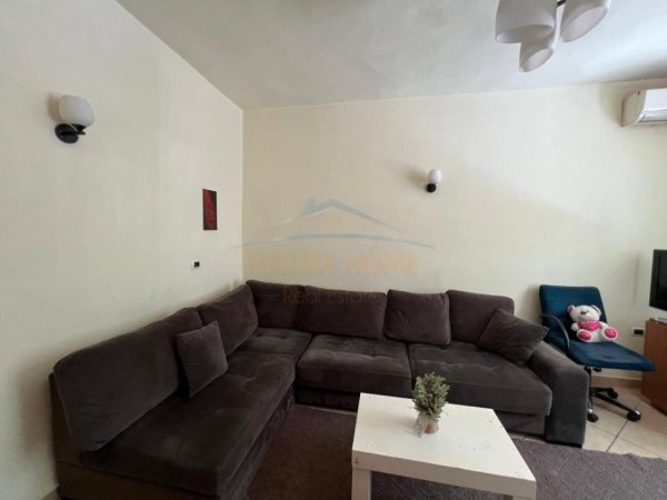 Tirane, jepet me qera apartament 1+1 Kati 1, 65 m² 450 € (Petro Nini Luarasi, Tirane)