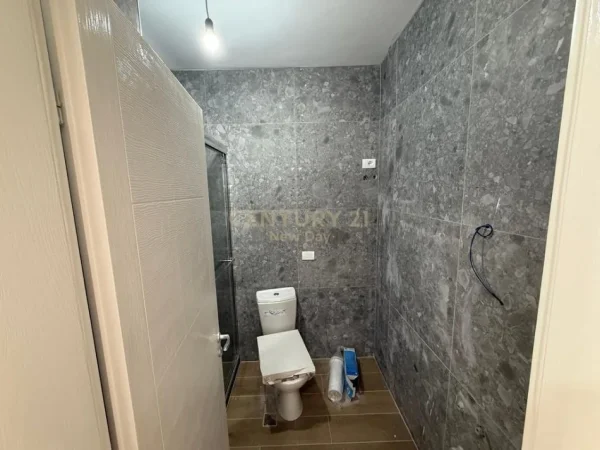 Durres, shitet apartament 1+1 Kati 10, 60 m² 65.000 € (Spitall)