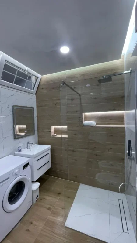 Tirane, jepet me qera apartament 1+1+Ballkon Kati 3, 73 m² 650 € (Komuna e Parsisi)