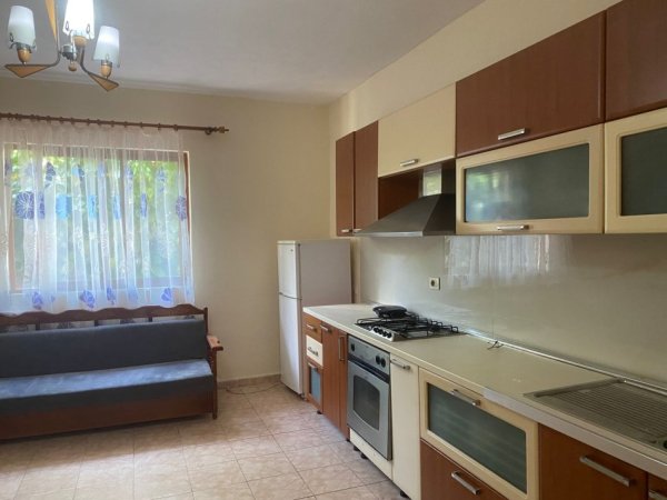 Tirane, jepet me qera shtepi 2+1 Kati 1, 75 m² 350 € ( Jepet me Qera Apartament 2+1 afër Bulevardit të Ri!)