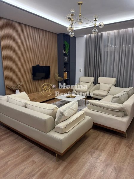 Tirane, jepet me qera apartament 3+1 Kati 1, 150 m² 1.000 € (Rruga Rrapo Hekali)