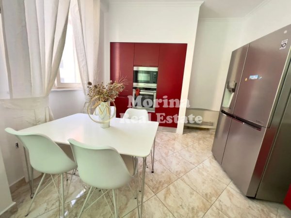 Tirane, jepet me qera apartament 3+1 Kati 1, 150 m² 1.000 € (Rruga Rrapo Hekali)