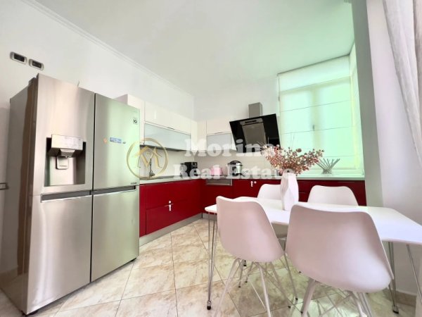 Tirane, jepet me qera apartament 3+1 Kati 1, 150 m² 1.000 € (Rruga Rrapo Hekali)