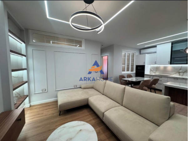 Tirane, jepet me qera apartament 2+1+Ballkon Kati 5, 77 m² 900 € (Prane Spar, Selvia)