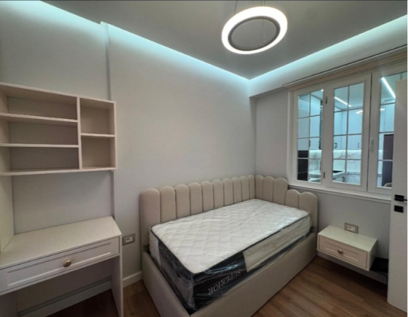Tirane, jepet me qera apartament 2+1+Ballkon Kati 5, 77 m² 900 € (Prane Spar, Selvia)