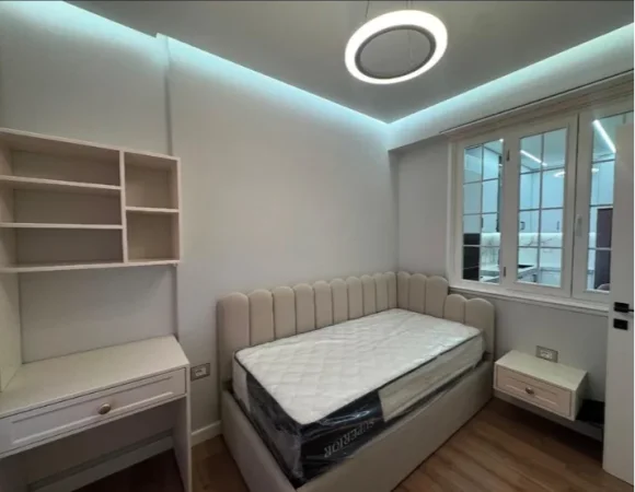 Tirane, jepet me qera apartament 2+1+Ballkon Kati 5, 77 m² 900 € (Prane Spar, Selvia)
