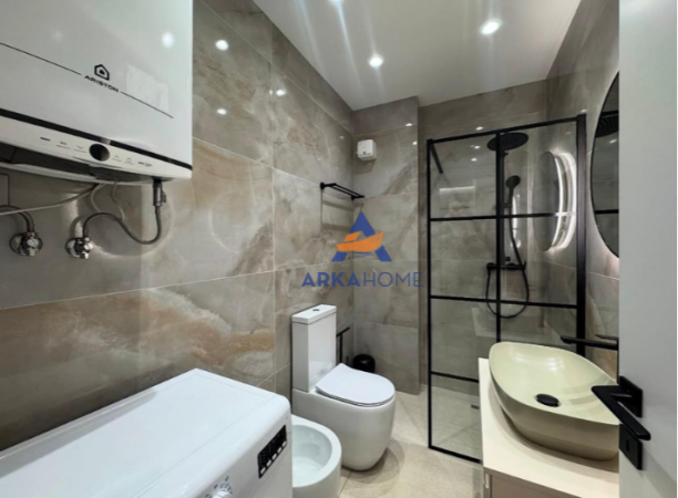 Tirane, jepet me qera apartament 2+1+Ballkon Kati 5, 77 m² 900 € (Prane Spar, Selvia)