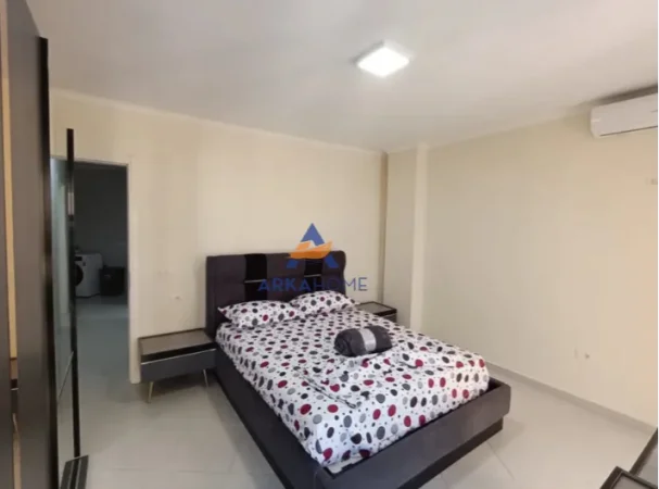 Tirane, jepet me qera apartament 2+1 Kati 5, 95 m² 700 € (ISH STACIONI TRENIT,RRUGA HAXHI HYSEN DALLIU)