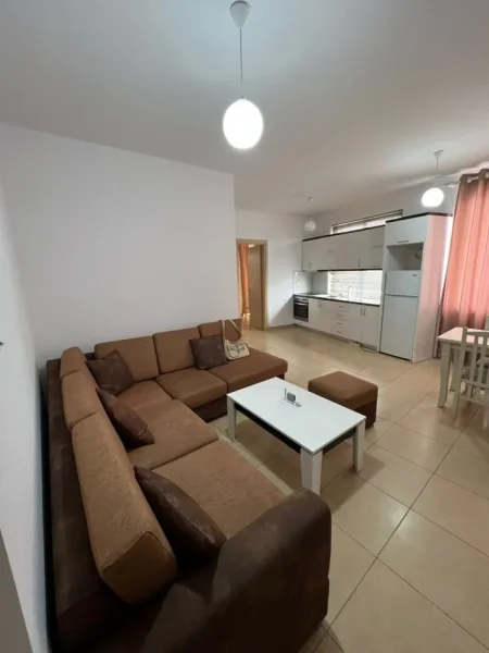 Tirane, jepet me qera apartament 1+1 Kati 1, 60 m² 450 € (bulevardi ri,kashar)