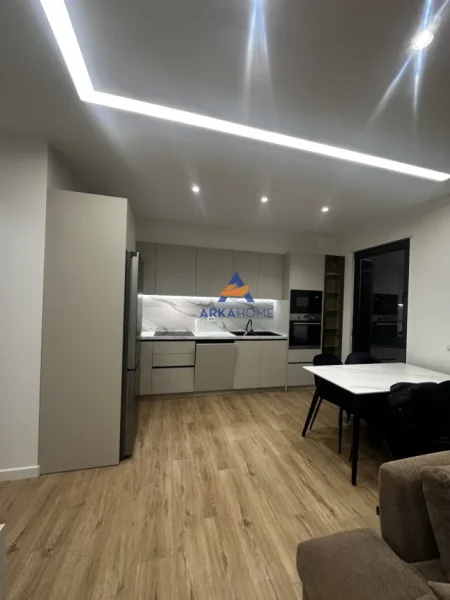 Tirane, jepet me qera apartament 2+1+Ballkon Kati 4, 105 m² 700 € (Rruga Xhanfize Keko, Xhamlliku)
