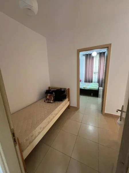 Tirane, jepet me qera apartament 1+1 Kati 1, 60 m² 450 € (bulevardi ri,kashar)