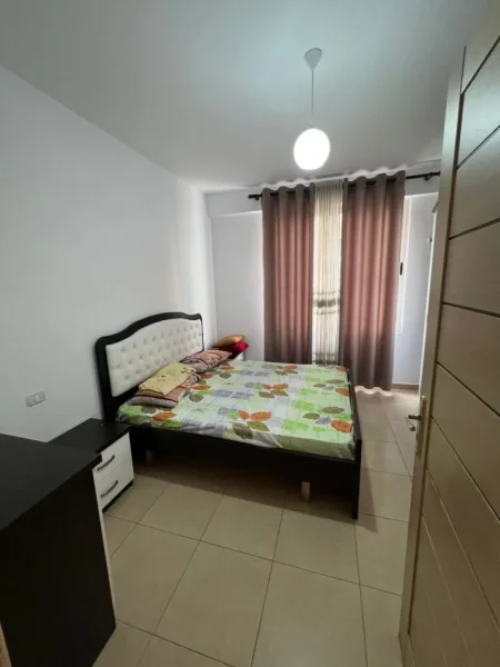 Tirane, jepet me qera apartament 1+1 Kati 1, 60 m² 450 € (bulevardi ri,kashar)