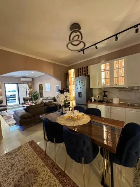 Tirane, shitet Vile 1 Katshe Kati 1, 187 m² 190.000 € (vasil shanto)