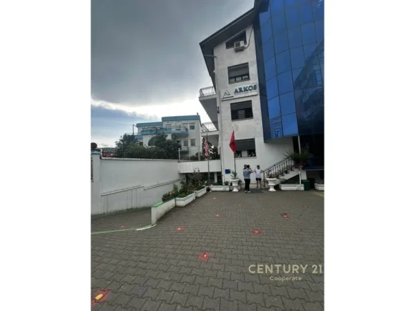 Tirane, shes ambjent biznesi Kati 5, 1.385 m² 1.300.000 € (Selite)