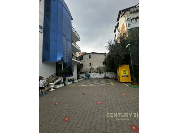 Tirane, shes ambjent biznesi Kati 5, 1.385 m² 1.300.000 € (Selite)