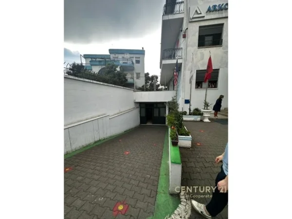 Tirane, shes ambjent biznesi Kati 5, 1.385 m² 1.300.000 € (Selite)