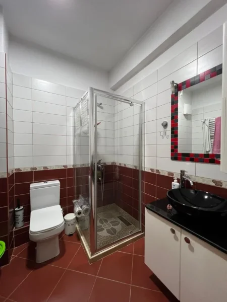 Tirane, jepet me qera apartament 2+1 Kati 6, 70 m² 500 € (bulevardi ri,kashar)