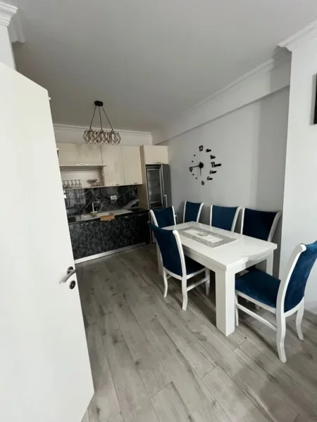 Tirane, jepet me qera apartament 2+1 Kati 8, 70 m² 500 € (bulevardi ri,kashar)