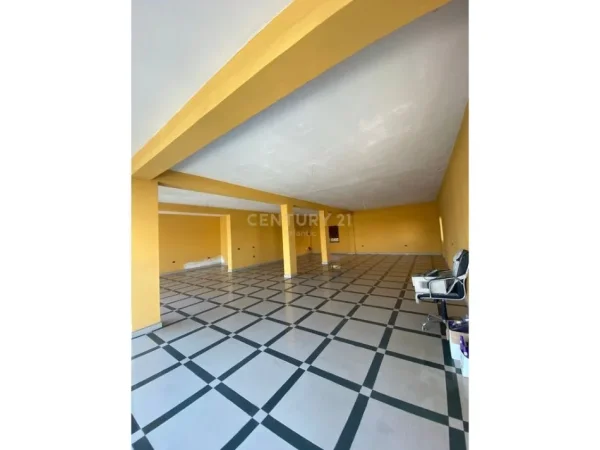 Durres, jepet me qera dyqan Kati 2, 472 m² 600 € (Shkozet, Durrës)
