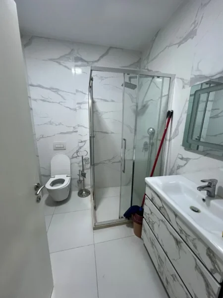 Tirane, jepet me qera apartament 2+1 Kati 8, 70 m² 500 € (bulevardi ri,kashar)