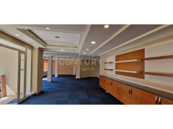 Tirane, jepet me qera ambjent biznesi Kati 2, 500 m² 7.500 € (Jordan Misja)