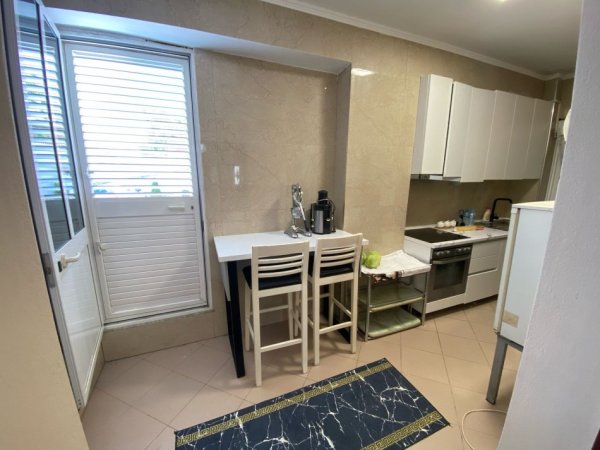 Tirane, jepet me qera apartament 2+1+Aneks+Ballkon Kati 1, 500 € (sauk)