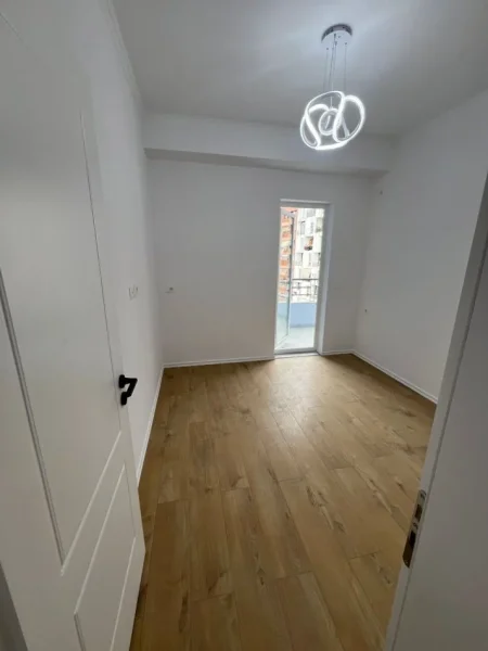 Tirane, shitet apartament 1+1 Kati 4, 60 m² 930.000 € (unaze e re)