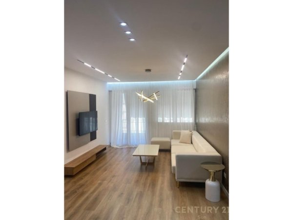Tirane, shes apartament 2+1+Aneks+Ballkon Kati 6, 135 m² 265.000 € (KRISTAL CENTER)