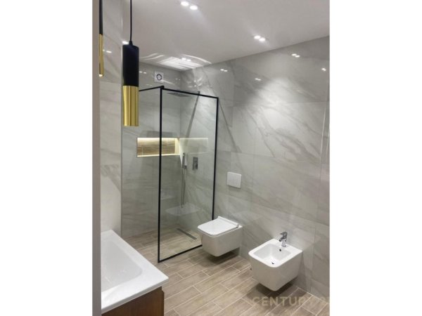 Tirane, shes apartament 2+1+Aneks+Ballkon Kati 6, 135 m² 265.000 € (KRISTAL CENTER)