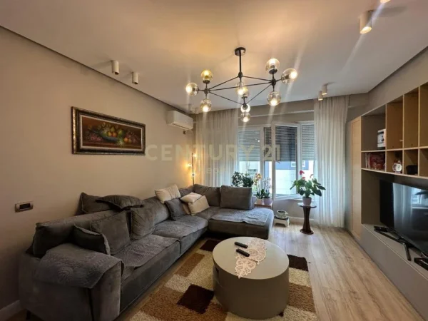 Tirane, shes apartament 2+1+Aneks+Ballkon Kati 4, 93 m² (Liqeni i Thate, FZ)