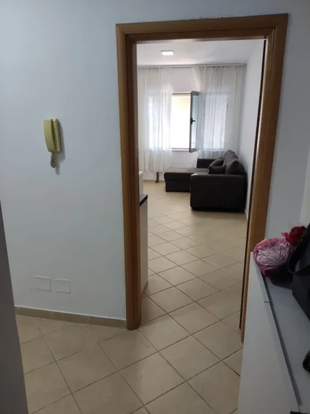 Tirane, jepet me qera 1+1 Kati 6, 60 m² 400 € (mikel maruli)