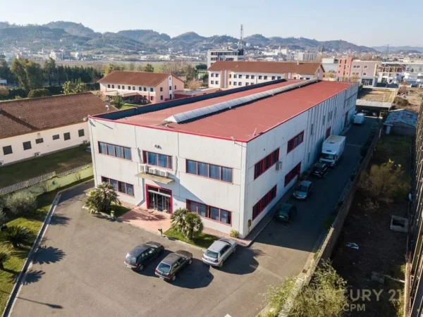 Tirane, jepet me qera ambjent biznesi Kati 2, 3.600 m² 15.000 € (MEZEZ)