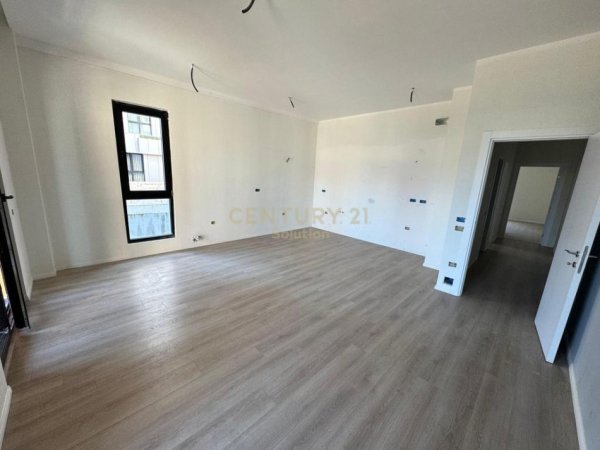 Tirane, shes apartament 2+1+Aneks+Ballkon Kati 4, 111 m² 297.000 € (Sq21)