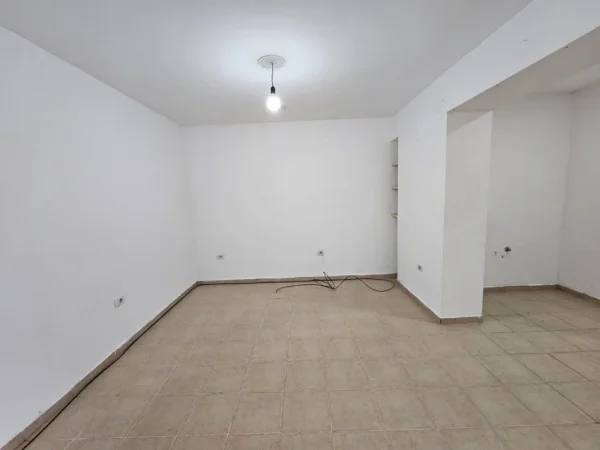 Tirane, jepet me qera zyre Kati 1, 35 m² 400 € (Stadiumi Dinamo)