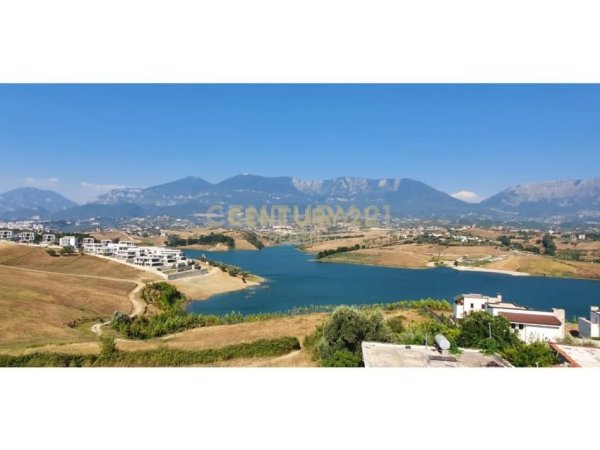 Tirane, shes Vile 3 Katshe Kati 4, 1.000 m² 300.000 € (Liqeni i Farkes)