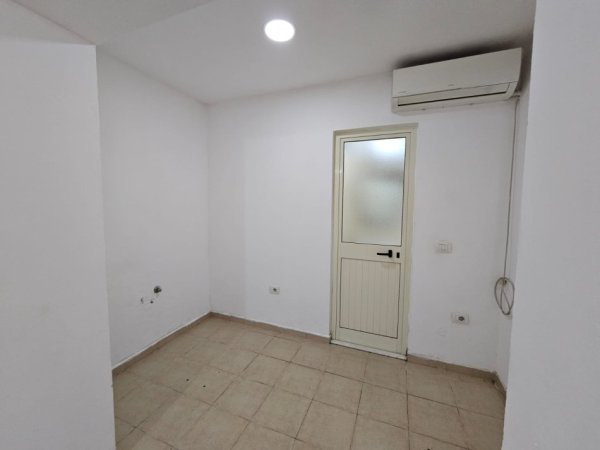 Tirane, jepet me qera zyre Kati 1, 35 m² 400 € (Stadiumi Dinamo)