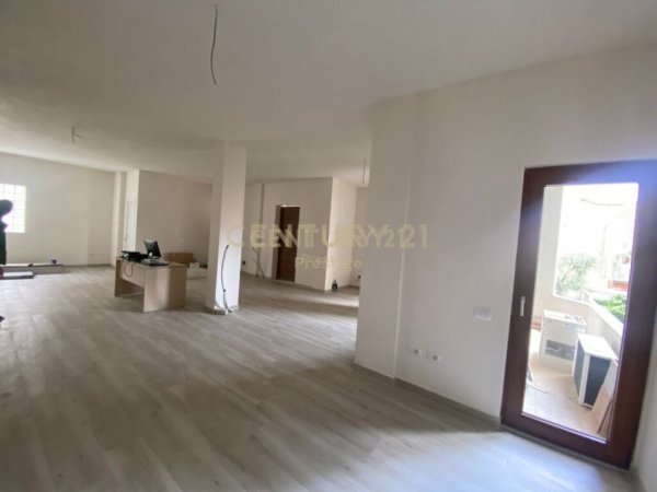 Tirane, shes Vile 3 Katshe Kati 3, 370 m² 850.000 € (Vilat Gjermane)