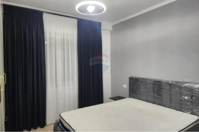 Tirane, jepet me qera apartament 2+1+Ballkon Kati 4, 90 m² 750 € (Kopshti Botanik)