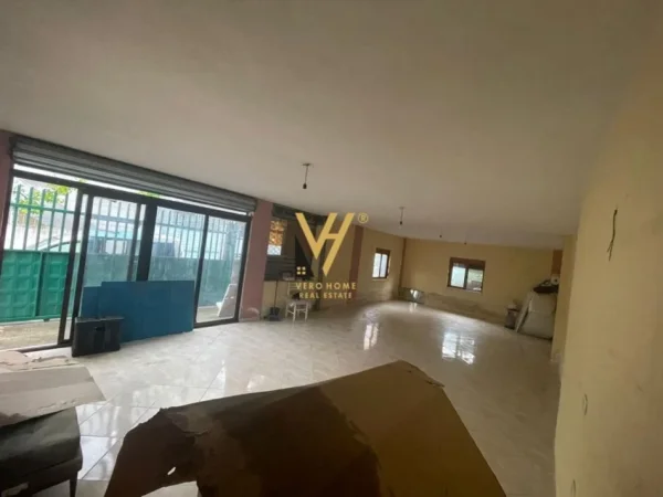 Tirane, jepet me qera magazine Kati 0, 130 m² 400 € (VARRI BOMIT)