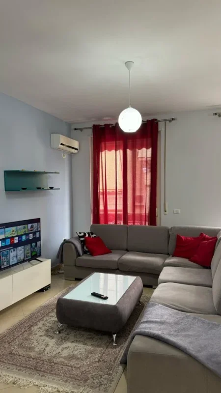 Shqiperi, jepet me qera apartament 2+1 Kati 2, 75 m² 700 € (LIQENI I THATE)