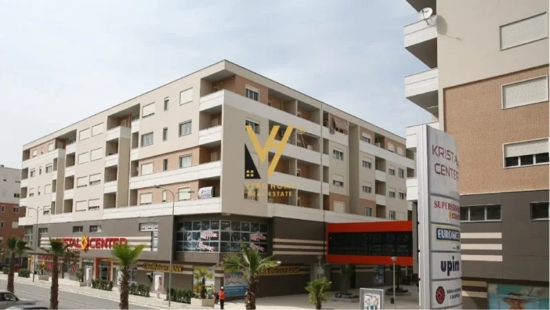 Tirane, shitet dyqan Kati 0, 70 m² 200.000 € (KOMUNA E PARISIT)