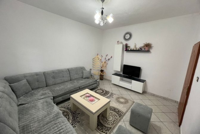 Tirane, jepet me qera apartament 2+1+Ballkon Kati 1, 135 m² 350 € (Pranë gjimnazit Abdylla Keta)