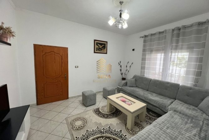 Tirane, jepet me qera apartament 2+1+Ballkon Kati 1, 135 m² 350 € (Pranë gjimnazit Abdylla Keta)