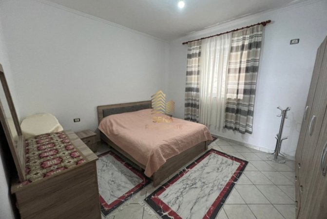 Tirane, jepet me qera apartament 2+1+Ballkon Kati 1, 135 m² 350 € (Pranë gjimnazit Abdylla Keta)