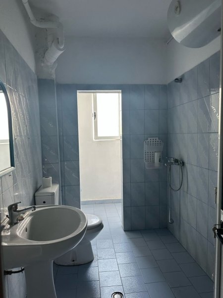 Tirane, jepet me qera apartament 1+1 Kati 4, 60 m² 350 € (Ali Demi)